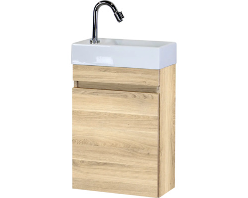Badmeubelset met wastafel en kraan, onderkast in eikenlook, witte keramische wastafel, verchroomde kraan.