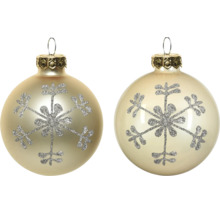 Twee champagnekleurige glazen kerstballen met zilveren glitter sneeuwvlok en gouden kapje.