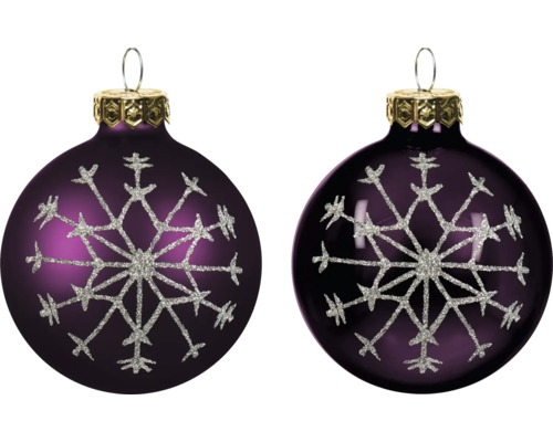 Twee paarse kerstballen met zilveren glitter sneeuwvlokmotief, een matte en een glanzende uitvoering, met goudkleurige ophanging.