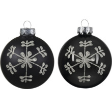 Twee zwarte kerstballen met zilveren glittersneeuwvlokken, één mat en één glanzend.