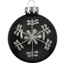 Zwarte glazen kerstbal met een zilveren glitter sneeuwvlokpatroon en een zilveren ophanglus.