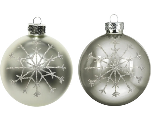Twee glazen kerstballen met glitterend sneeuwvlokmotief en zilverkleurige ophanging.
