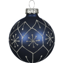 Donkerblauwe kerstbal met een zilveren glitterpatroon van ruiten en sneeuwvlokken.