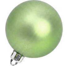 Matgroene kerstbal met zilverkleurige hanger