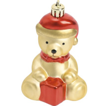 Kerstboomversiering in de vorm van een zittende teddybeer met kerstmuts en cadeau.