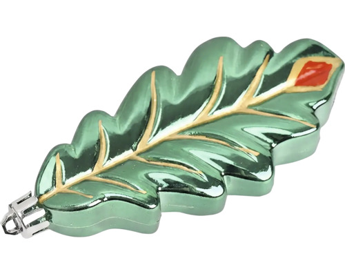 Groene kersthanger in de vorm van een eikenblad van glas met metallic afwerking en goudkleurige nerven.