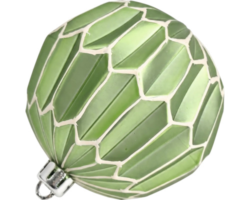 Groene kerstbal met gefacetteerd geometrisch patroon en witte lijnen.