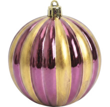 Gestreepte kerstbal in goud en paars met verticale ribbels, glanzend.