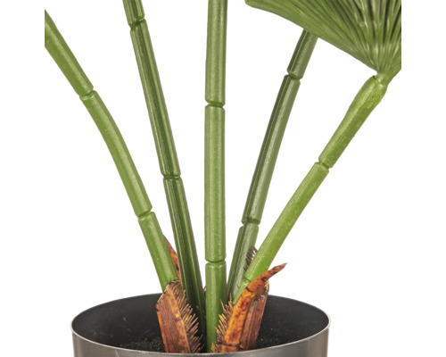 Detailopname van een kunstplant met groene, gesegmenteerde stelen in een zwarte pot.