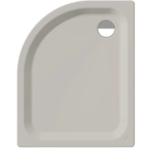 Kwartronde douchebak van sanitair acryl met ronde afvoeropening in de hoek.
