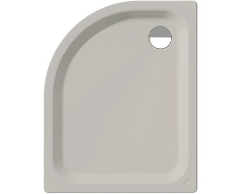 Kwartronde douchebak van sanitair acryl met ronde afvoeropening in de hoek.