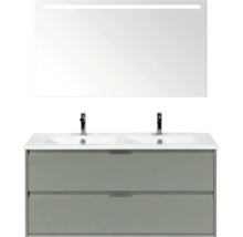 Modern dubbel wastafelmeubel met grijze onderkast, twee laden, witte dubbele wastafel en spiegel met verlichting.