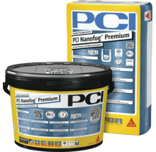 PCI Nanofug Premium flexibele voegmortel voor tegels en natuursteen in een zak van 15 kilogram en een emmer.