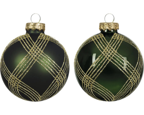 Twee groene kerstballen met gouden glitter ruitpatroon.