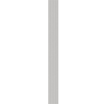 Wandpaneel met verticale groeven en fijne steenstructuur.