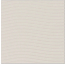 Vierkante wandtegel in beige met horizontale golfstructuur en reliëfoppervlak.