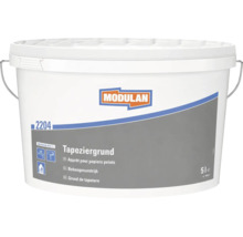 Modulan behangvoorstrijk 2204 in een emmer van 5 liter voor de voorbehandeling van muren voor het behangen.