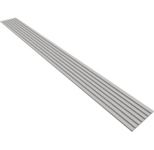 Grijs wandpaneel met lamellenlook en gegroefde structuur.