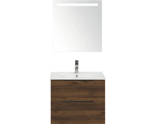 Badkamermeubelset bestaande uit een spiegel met led-verlichting, een wit keramische wastafel met kraan en een onderkast in donker houtdecor met twee laden.