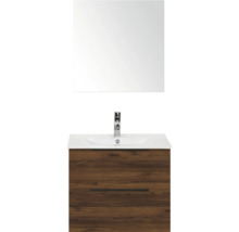 Badkamermeubelset bestaande uit een wastafelonderkast in donker houtlook met twee lades, een witte wastafel met kraan en een spiegel.