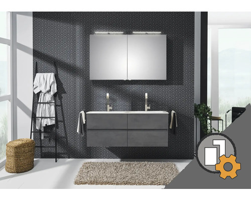 Moderne badkamer met dubbel wastafelmeubel, grote spiegelkast met verlichting, wand met patroon, handdoekladder en configurator-symbool.