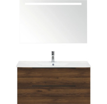 Badkamermeubelset met een onderkast in donker houtdecor met twee lades, witte wastafel, verchroomde kraan en spiegel met LED-verlichting.