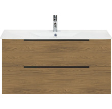 Wastafelonderkast in houtlook met twee laden, witte wastafel en verchroomde kraan.