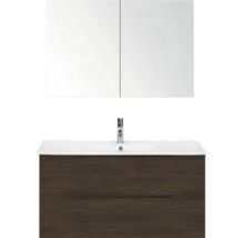 Badmeubelset bestaande uit een spiegelkast, een witte wastafel met kraan en een onderkast in donkere houtlook met twee lades.