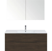 Badkamermeubelset bestaande uit een tweedeurs spiegelkast, keramische wastafel met kraan en wastafelmeubel in donker houtdecor.