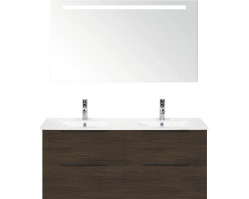 Moderne badkamermeubelset met dubbel wastafelmeubel in donker houtlook, witte dubbele wastafel en grote led-spiegel.