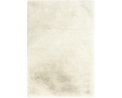 Rechthoekig hoogpolig vloerkleed in crème met een zachte, pluizige textuur.