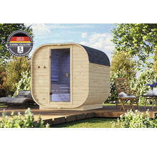 Houten buitensauna met een ovale vorm en een glazen deur op een houten terras in de tuin, inclusief Karibu kwaliteits- en garantie-zegel.