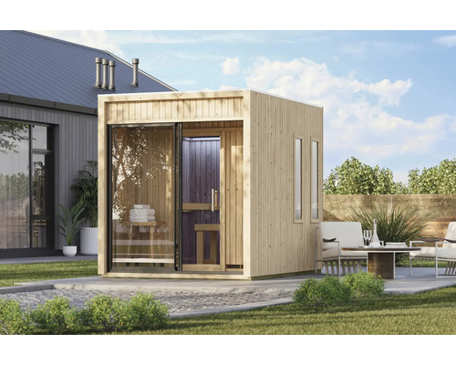 Moderne houten tuinsauna met glazen pui en schuifdeur, geplaatst op een terras in een verzorgde tuin.
