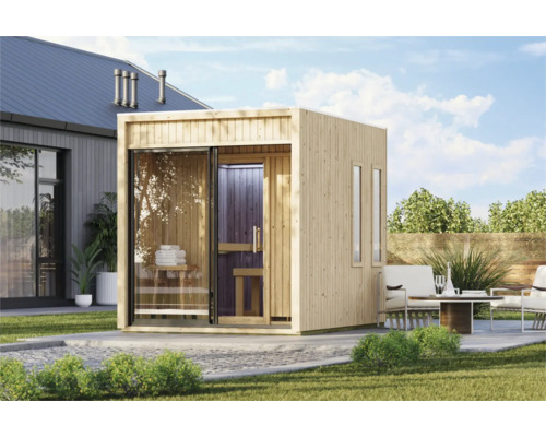 Moderne houten tuinsauna met kamerhoge glazen gevel en zijramen op een terras in de tuin.