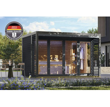 Moderne Karibu tuinsauna met glazen voorzijde en houten constructie in de tuin met vijf jaar garantie op de constructie en Made in Germany keurmerk.