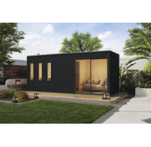 Modern tuinhuis met verticale houten gevelbekleding, ramen van vloer tot plafond en een schuifdeur in een verzorgde tuin.
