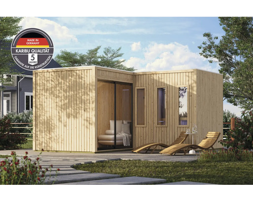 Moderne houten tuinlounge met kamerhoge ramen en terras in een tuin met Karibu kwaliteitslabel en 5 jaar garantie.