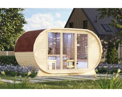 Moderne houten ton-sauna voor in de tuin met een grote glazen voorzijde en geïntegreerde saunakachel in een natuurlijke buitenomgeving.