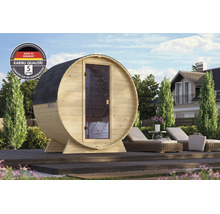 Karibu houten ton sauna met glazen deur op een terras in de tuin, inclusief fabrieksgarantie en Made in Germany kwaliteitskeurmerk.