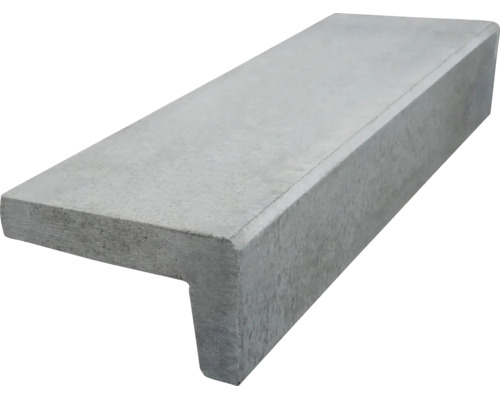 Betonnen hoektraptegel voor buitentrappen.