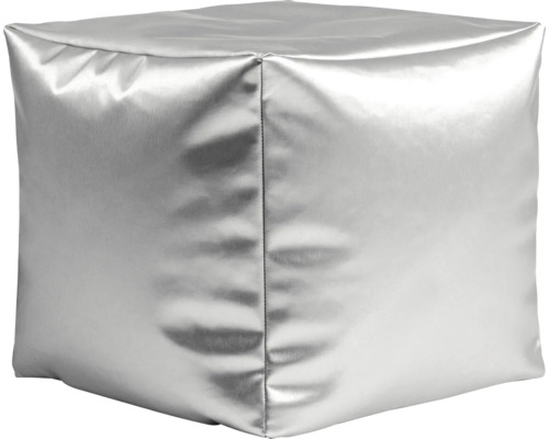 Zilveren zitzak in kubusvorm met glanzende metallic afwerking.