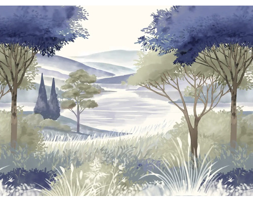 Vliesbehang met landschapsmotief in aquarelstijl, toont een uitzicht met bomen, gras, een meer en heuvels op de achtergrond.