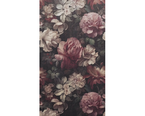 Behang met floraal patroon van grote pioenen en bladeren in vintage stijl.