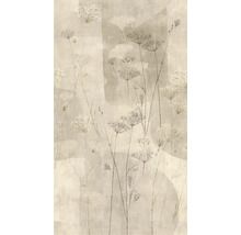 Behang met botanisch patroon van fijne bloemen en grassen op een achtergrond met linnenlook en organische vormen.