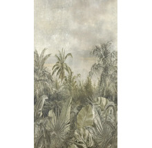 Vliesbehang met jungle-ontwerp, palmbomen en grote tropische bladeren in vintage-stijl met een gestructureerde uitstraling.