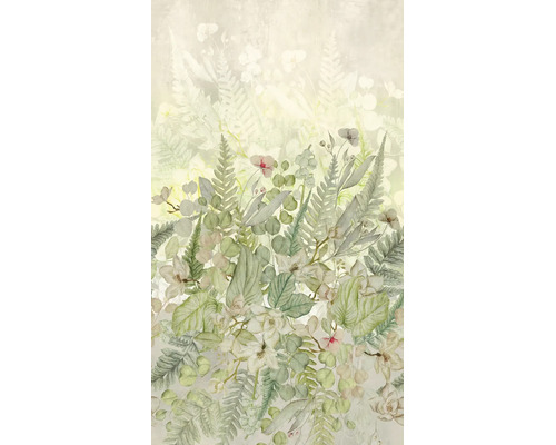 Vliesbehang met floraal patroon van varens, eucalyptusbladeren en bloemen in aquarelstijl.