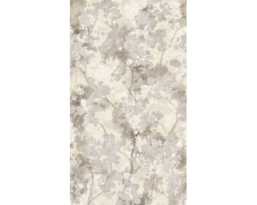 Vliesbehang met een abstract, aquarelachtig patroon van bladeren en takken in natuurtinten.