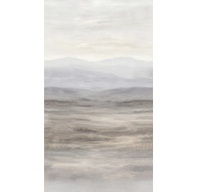 Vliesbehang met abstract landschapsmotief in zachte tinten, met bergen in de mist.