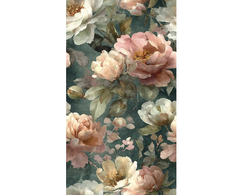 Vliesbehang met bloemenpatroon van pioenrozen in aquarelstijl op een donkere achtergrond.