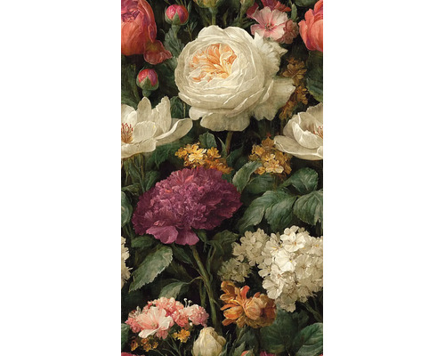 Behang met een bloemenpatroon in de stijl van een klassiek olieverfschilderij met pioenrozen, rozen en diverse bloesems.